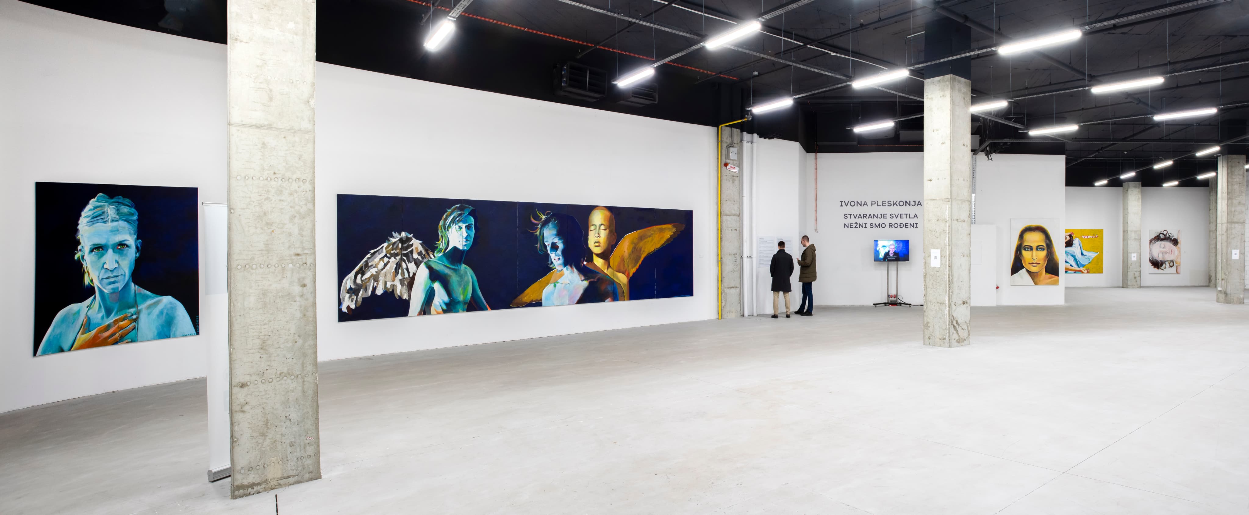 exhibition-view-wide
