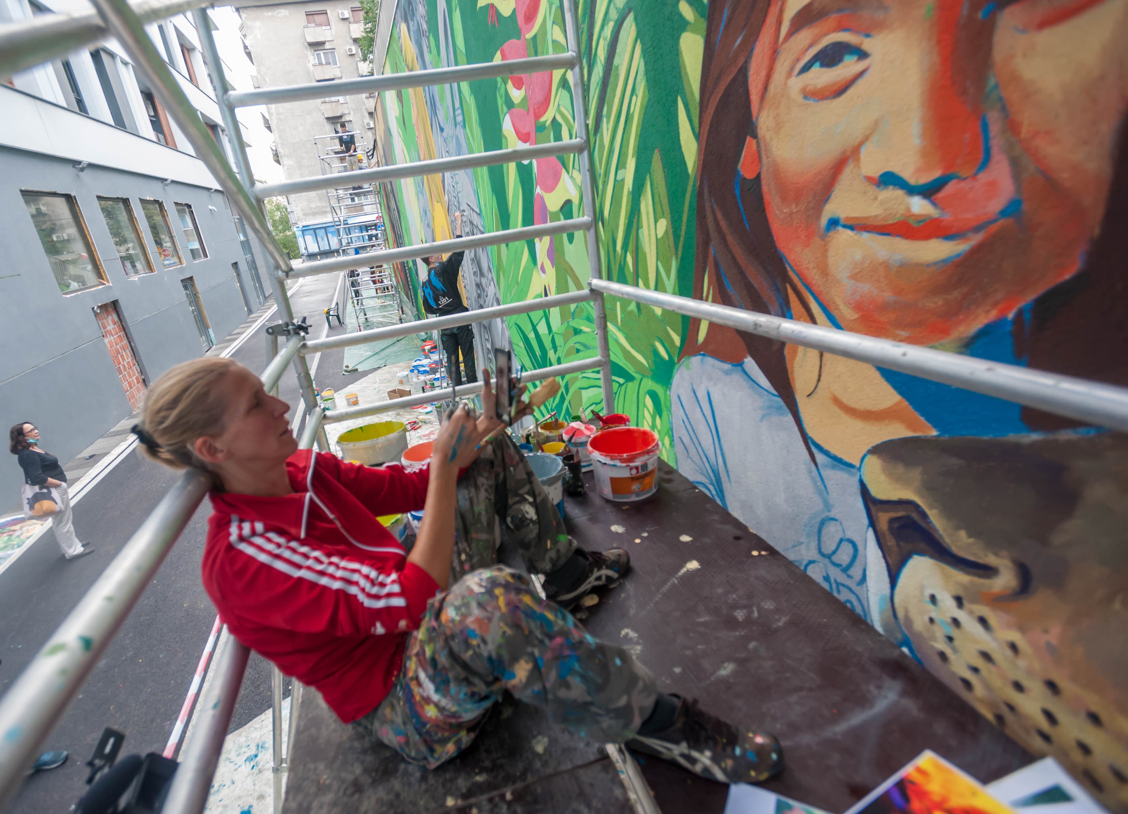 mural-life-slide-2